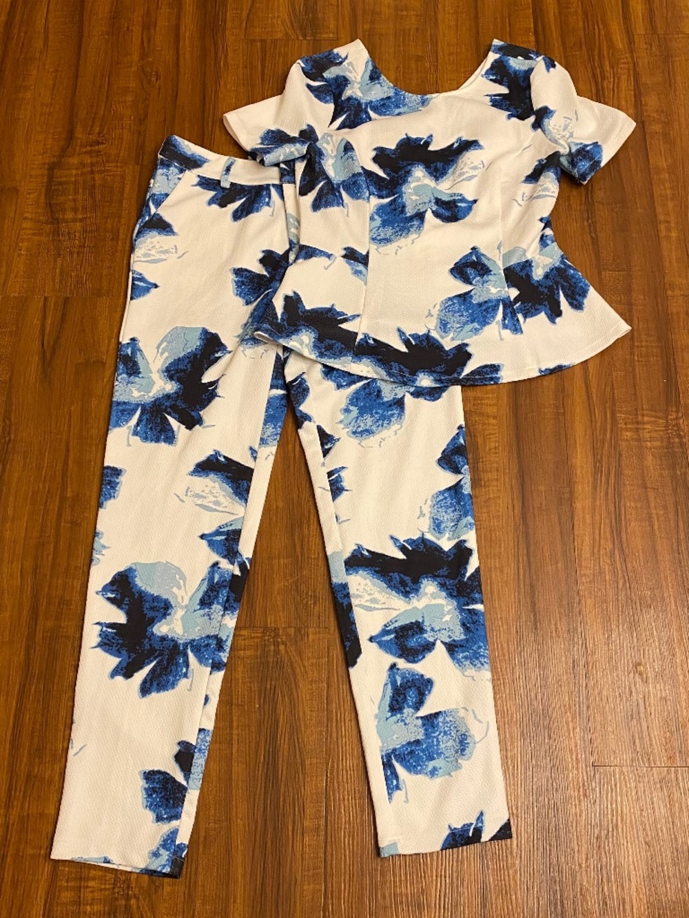 Ladies Floral Peplum Top with the Matching Crop Pants